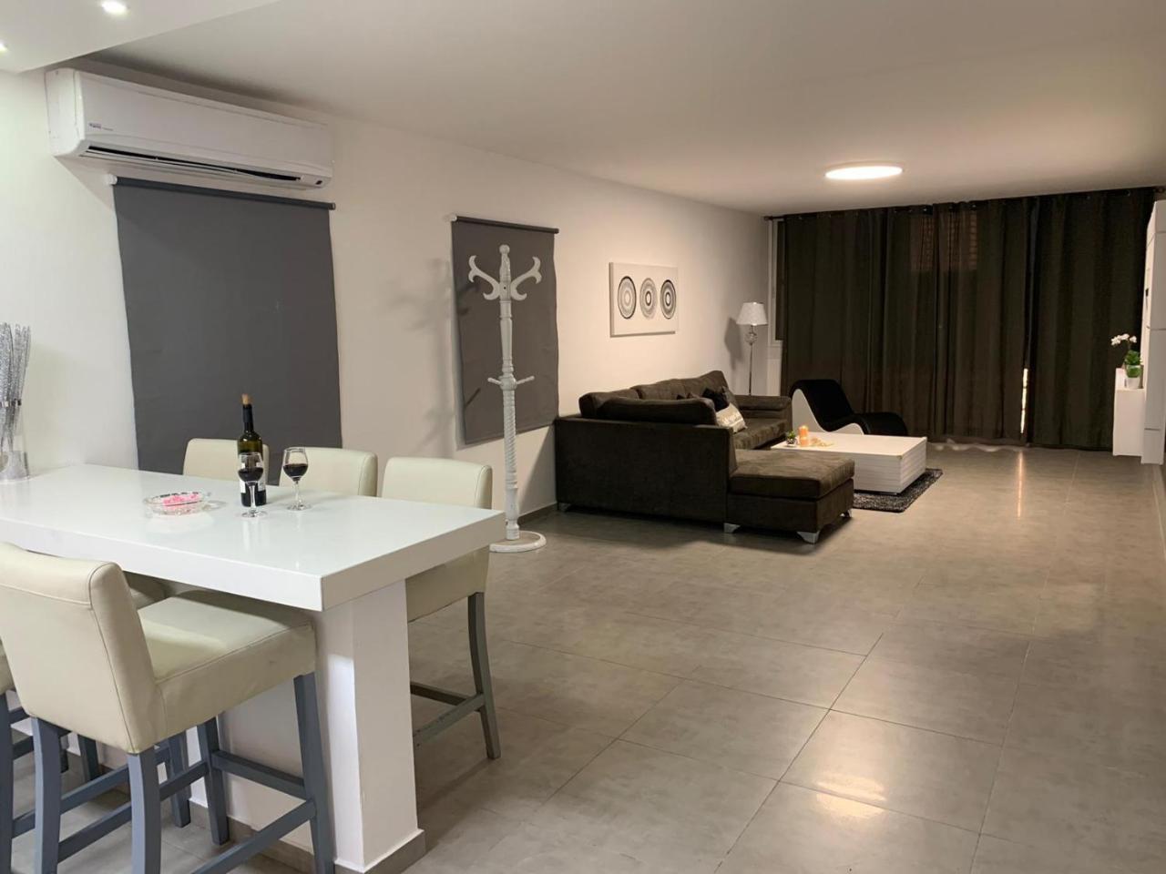 Spat Apartments Bat Yam Exterior photo
